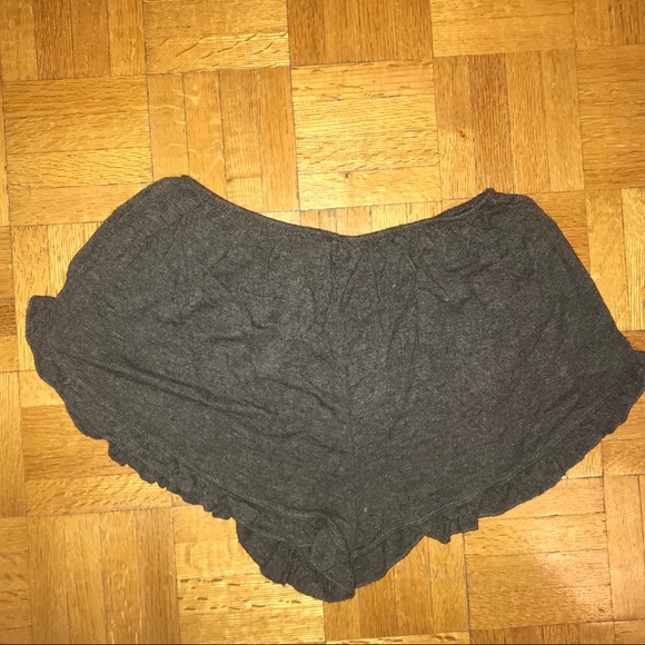 Brandy Melville ruffle shorts - Picture 2 of 4